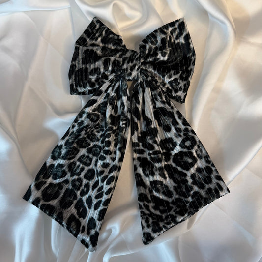 Gray Leo Velvet Bow